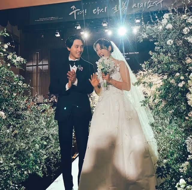 朴信惠婚禮嘉賓陣容太豪華,李敏鎬發文送祝福,好友李洪基唱祝歌