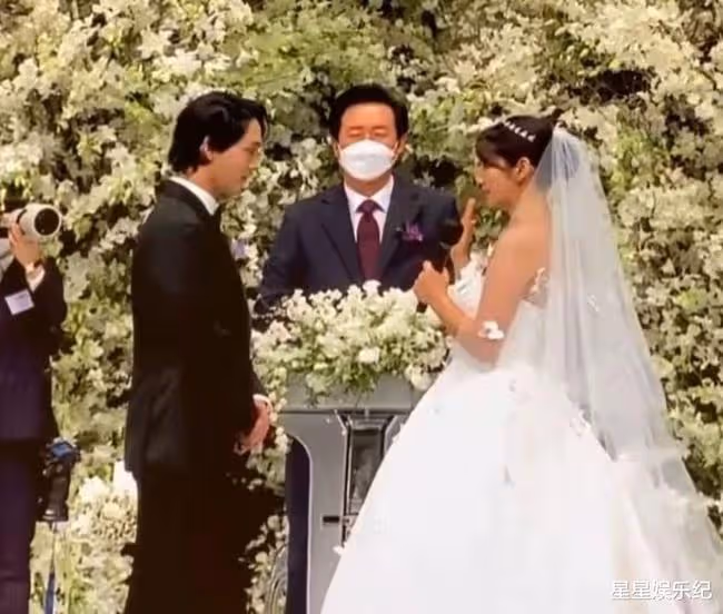 朴信惠婚禮哽咽宣誓,與崔泰俊甜蜜親吻,IU李敏鎬等200多位賓客超豪華