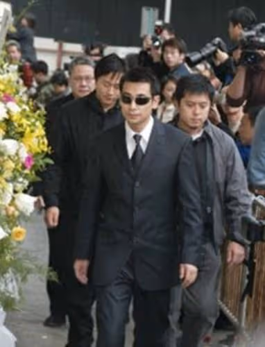 "香港女兒"18年後"終相見"