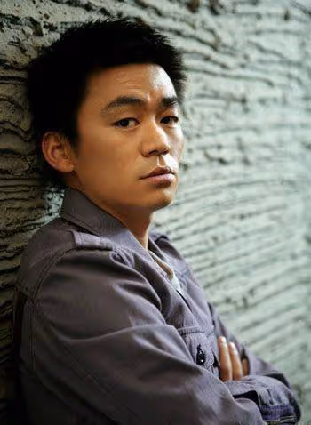 因拍攝條件太苦跑了很多演員,找了個群演當男主,意外成為影帝