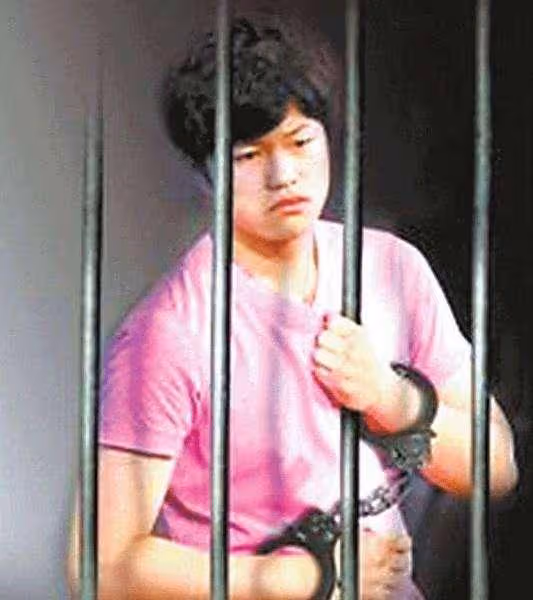 同是李雙江親骨肉卻天差地別,一個鋃鐺入獄,一個低調謙虛