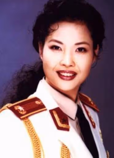 同是李雙江親骨肉卻天差地別,一個鋃鐺入獄,一個低調謙虛