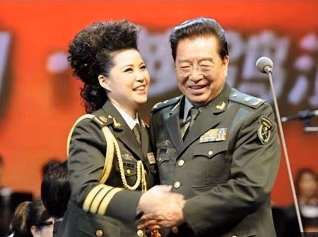 同是李雙江親骨肉卻天差地別,一個鋃鐺入獄,一個低調謙虛
