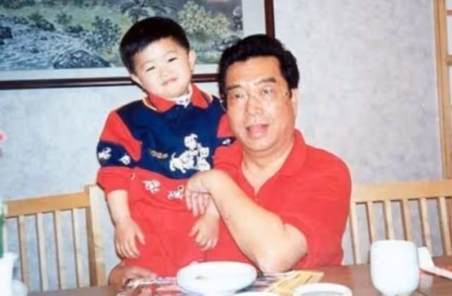 同是李雙江親骨肉卻天差地別,一個鋃鐺入獄,一個低調謙虛