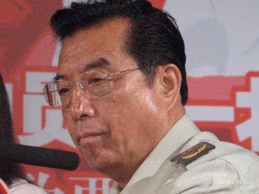 同是李雙江親骨肉卻天差地別,一個鋃鐺入獄,一個低調謙虛