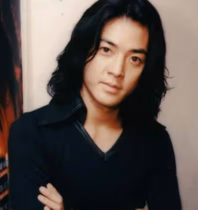 被封殺的鄭伊健52歲依舊沒解封,知道他當初做的事後,就明白了