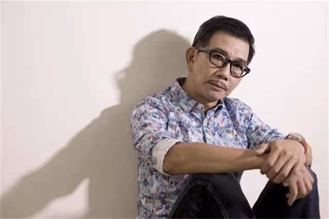 56歲香港男演員當飯店雜工:人到中年,最大的恐懼是一事無成