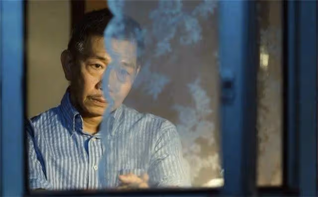 56歲香港男演員當飯店雜工:人到中年,最大的恐懼是一事無成