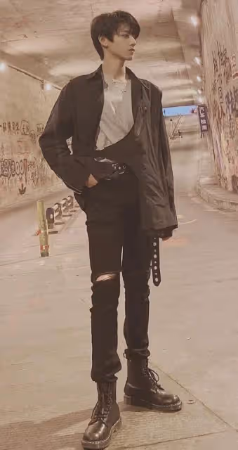 朱志鑫稱身高178cm，與一米九的榮梓杉同框一樣高，報低身高？