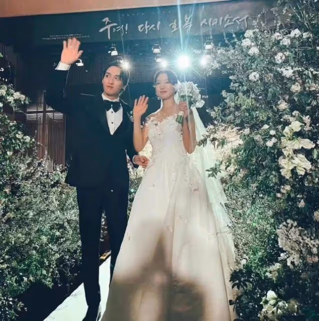 李敏鎬祝賀朴信惠結婚,用《繼承者們》的梗祝福,看到請柬署名破防了