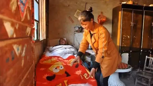 河南農婦帶夫改嫁,頂著村子裡人們的非議,堅持一妻兩夫,知道真實原因後,全網淚目