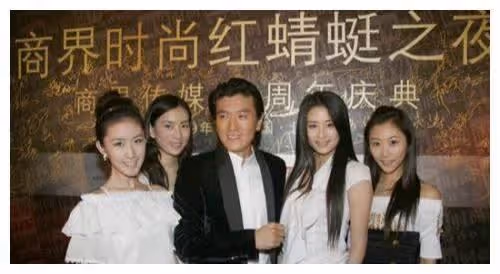 隱忍8年才公開身份，一年兩億零花錢，黃聖依的故事有多精彩？