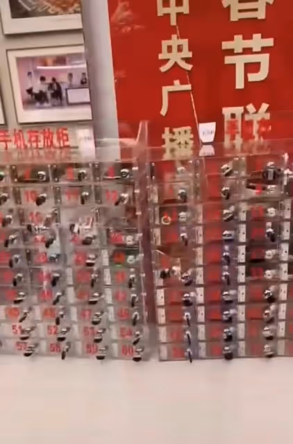 央視春晚後台年味足!理髮室小賣部一應俱全,手機需放盒單獨存放