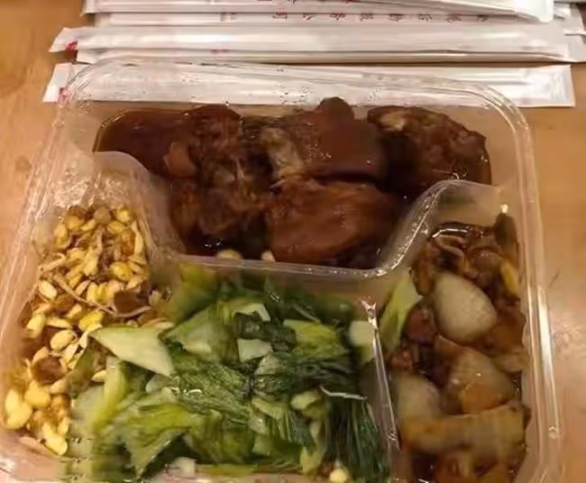 央視春晚後台年味足!理髮室小賣部一應俱全,手機需放盒單獨存放