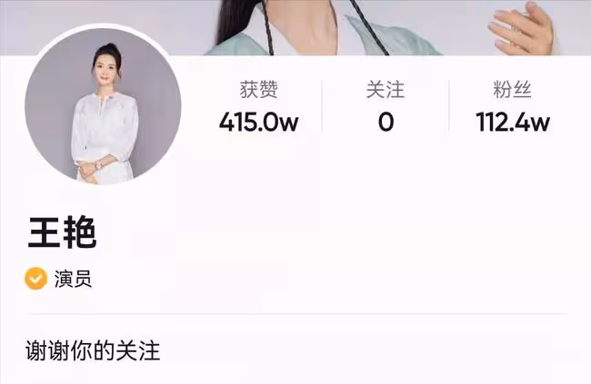 47歲「晴格格」罕見曬娃,15歲兒子長相帥氣,網友追問其懂事了嗎