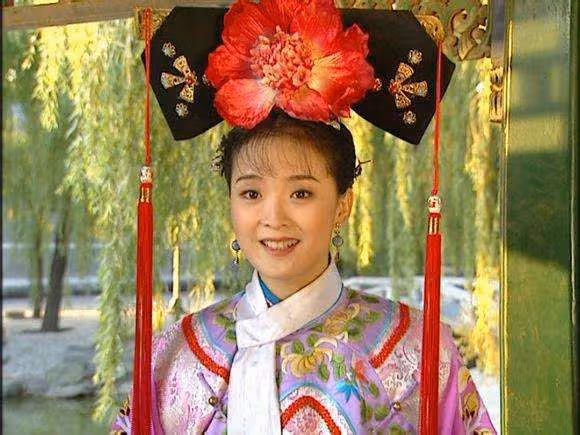 47歲「晴格格」罕見曬娃,15歲兒子長相帥氣,網友追問其懂事了嗎