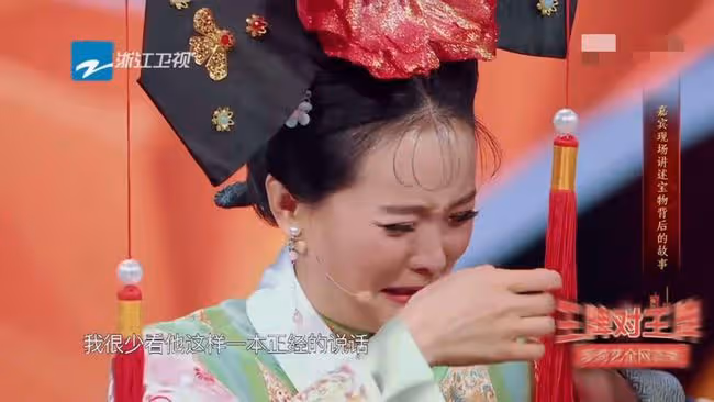 47歲「晴格格」罕見曬娃,15歲兒子長相帥氣,網友追問其懂事了嗎