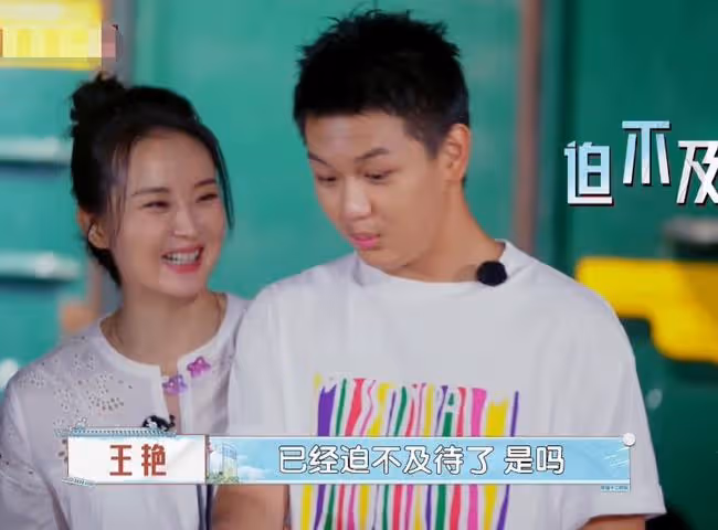 47歲「晴格格」罕見曬娃,15歲兒子長相帥氣,網友追問其懂事了嗎