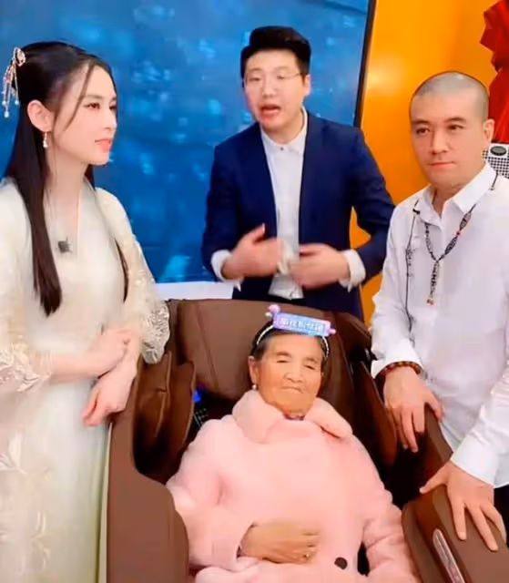 隱忍8年才公開身份，一年兩億零花錢，黃聖依的故事有多精彩？