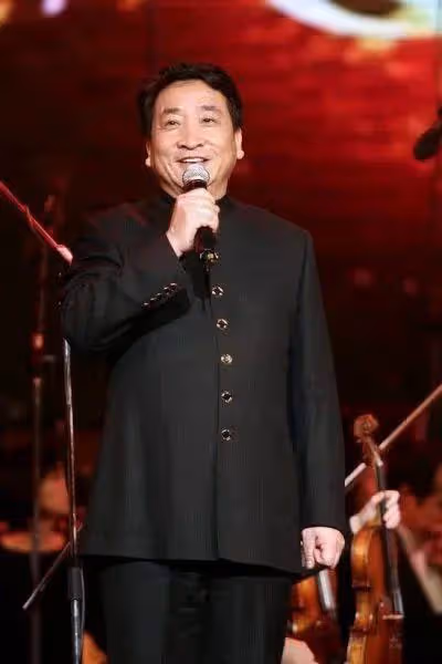 老藝術家齊打廣告:姜昆紅光滿面,侯耀華精神不佳,劉金山復胖