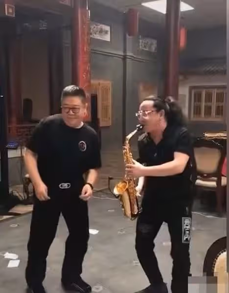 老藝術家齊打廣告:姜昆紅光滿面,侯耀華精神不佳,劉金山復胖