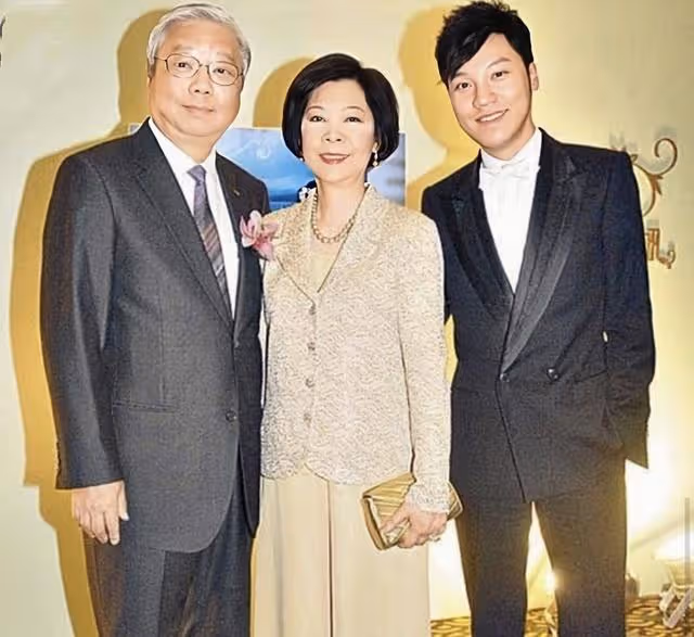 突傳死訊!香港著名男星宣布母親離世,與丈夫結婚6年感情穩定