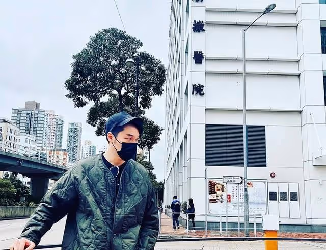 突傳死訊!香港著名男星宣布母親離世,與丈夫結婚6年感情穩定