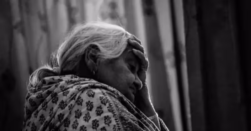 我總以為婆婆跟我過不去，可她卻取了養老的10w元給我媽做手術
