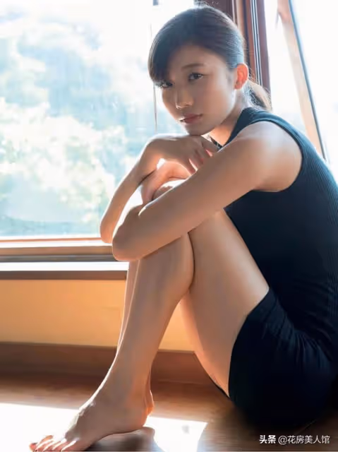 日本超人氣寫真美女小倉優香，身材性感三圍豐滿