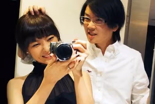深陷隱婚離婚又再婚爭議的韓國歌壇教父,到底有多少不為人知的故事?