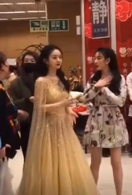 央視虎年春晚路透曝光引爭議,趙麗穎穿黃裙,或與宋祖兒同框獻唱