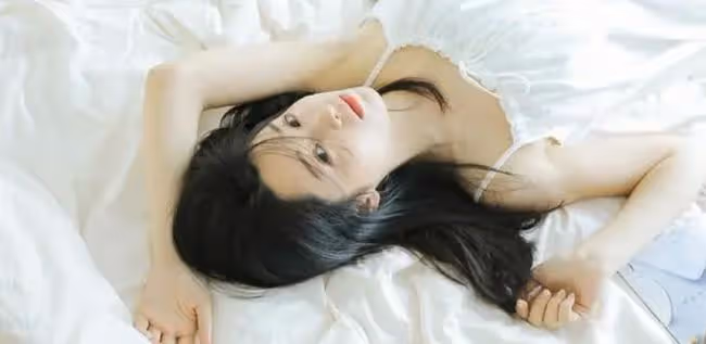 媽媽找了個野男人回家，為了報復他們，我天天跟蹤他的正式妻子