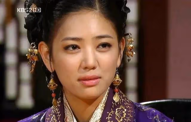 突然隱退是因為丈夫犯了欺詐罪？性感女演員紅極一時如今獨自育兒