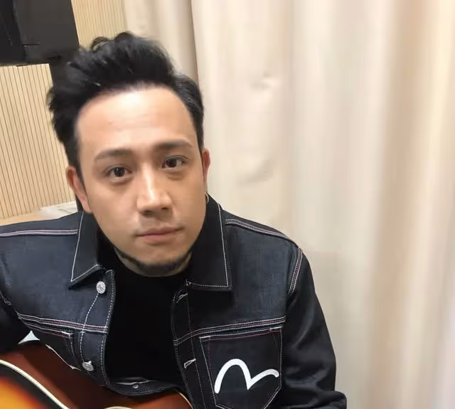 香港著名男星被曝與粉絲妻子離婚，結束兩年婚姻，因醜聞被封殺