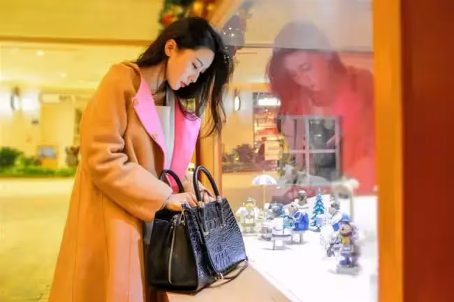 結婚半年父母得了重病,老公帶著所有錢消失,一年後他哭著求復婚