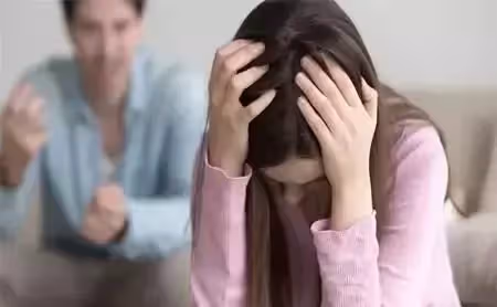 拒絕回娘家借錢幫小叔還債,丈夫堅決離婚,負債纍纍後又來求復婚