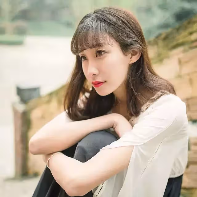 「乖女兒,你弟不容易,拆遷款和房給他,34萬住院費你給」我:滾