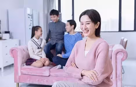 兒媳,你帶孩子回娘家吧,你妹妹嫌吵,嫌吵滾出去,房是娘家的