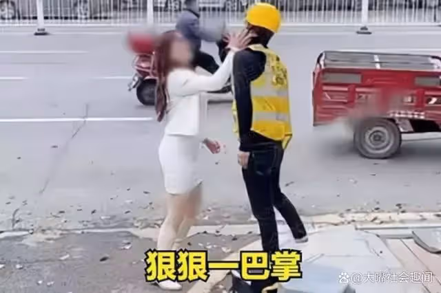 外賣員供女友上大學,當街求婚反被打臉,拖著箱子邊走邊哭