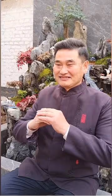 陳亞男公開道歉後，大衣哥懶理風波忙會客，要求兒媳半年不直播