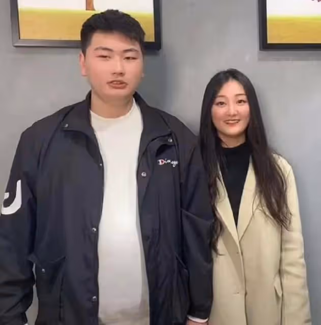 陳亞男公開道歉後，大衣哥懶理風波忙會客，要求兒媳半年不直播