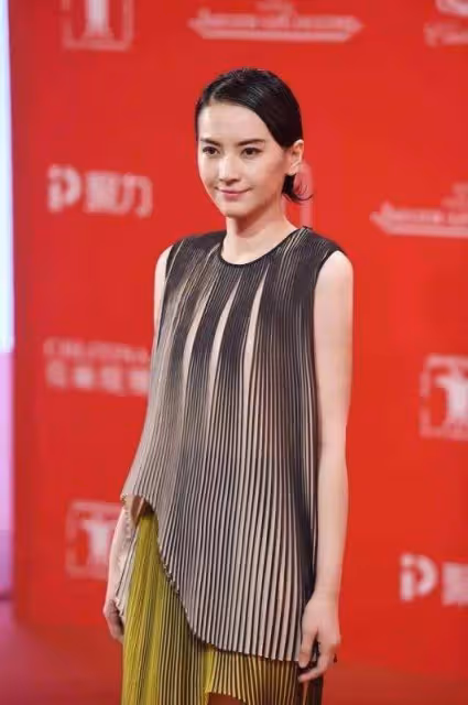 《賴貓》李媛這次被罵慘了,被說演技太差,她曾經是頭牌野模