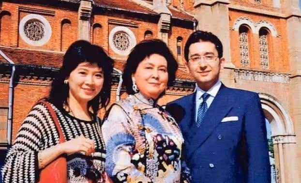 兒子得知生父是舅舅以後,不難過反而很開心,因為舅舅是千億富豪