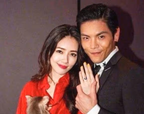 向佐秀起了恩愛,郭碧婷肚子微微隆起