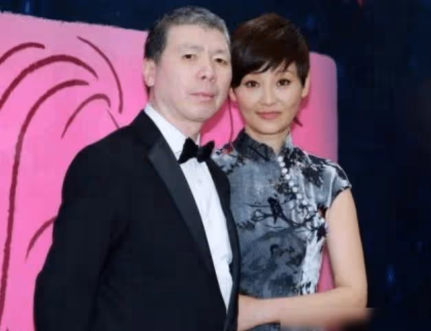馮小剛坦言自己有三大憾事:一是愧疚徐帆,二是捧紅了王寶強!
