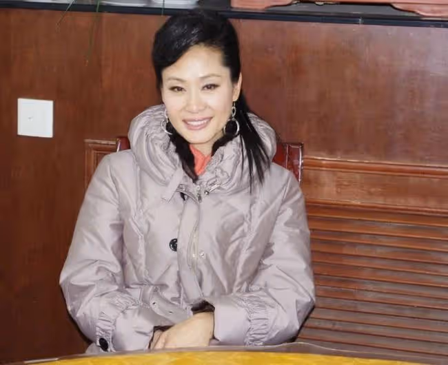 曾是中國最美女歌手,34歲離婚享正師級待遇,最終卻嫁給醜男!