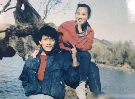 19歲與導演私奔,地下室內生下3胎,丈夫用7部劇將其捧紅!