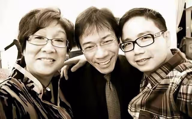 一路走好!香港著名配音演員今日出殯火化,恩師手寫千字長文悼念