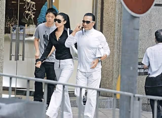 謝賢養了女友12年,分手後用青春換來2千萬,如今生活得很瀟灑
