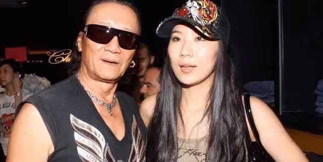 謝賢養了女友12年,分手後用青春換來2千萬,如今生活得很瀟灑